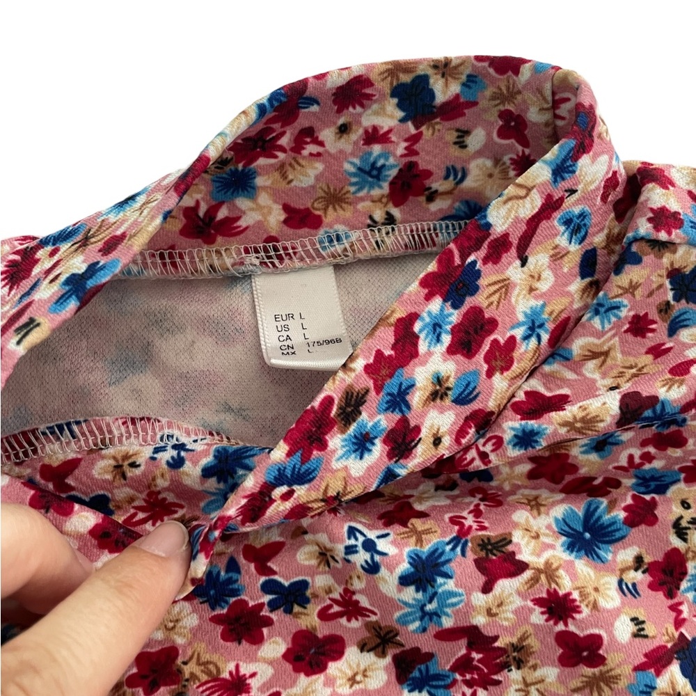 Ladies mock neck large women’s shirt. Pink. Floral